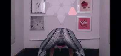 HMU for more twerk vids