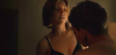 Catherine Missal Makes a Guy Cum in Less Than 40 Seconds in Tell Me Lies 1x4