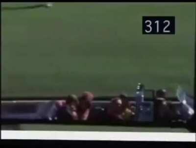 Droid takes out US president.