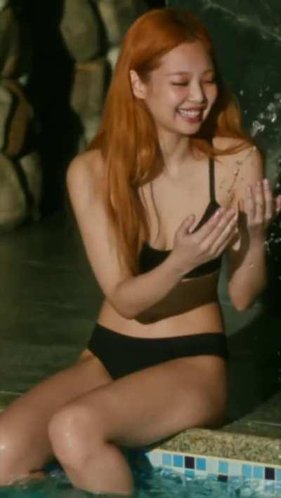 Still I can’t move on to this clip if she got wet in that bikini I would like to see her nipples and her tight cunt that would be more hotter 🥵🥵🥵