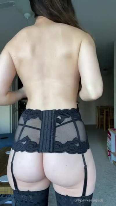 Who wants a squeeze? I promise they’re soft ☺️ [f]