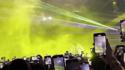 Cudi doing that new shit tonight at Rolling Loud! Tonight was of the most special performances I’ve ever seen him give