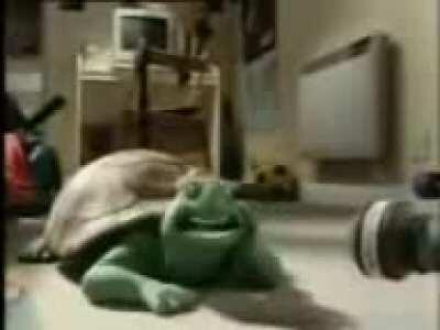 Me enamoro cuando dijo آیا این را جدی ترجمه کردی؟ 😔🤚❤