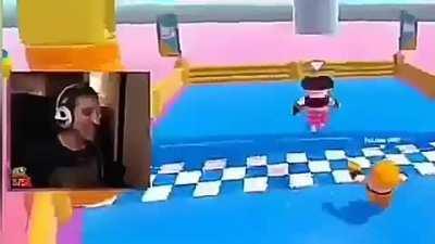 Küfür derlemesi ama hem pixel pixel hem de autotune