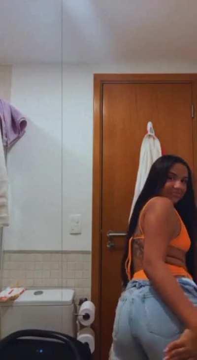 Mel Maia 🍑 | @melmaia