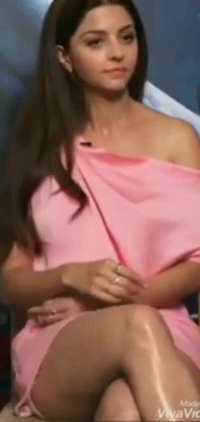 Vedhika providing us with gold content