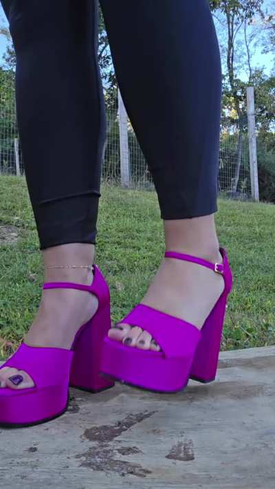 Crickets and these heels = 💜 get your October customs ordered!