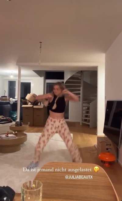 Noch mehr 🍑 - Action…. Instagram 14.12.23