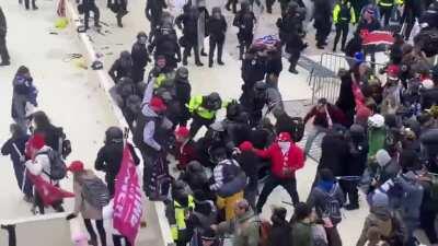 Crazy Video Of Capitol Riot (fire extinguisher thrown at 1:40)