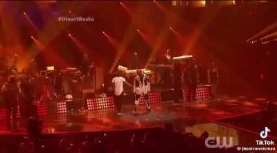 When Chris Brown Had A Dancing Battle with Usher On Stage 😂