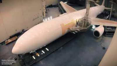 How airplanes are repainted