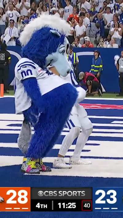 [Highlight] Colts mascot Blue joins celebration with Cam Bynum following interception