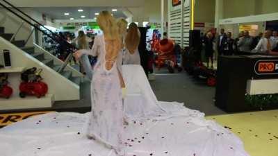 A new department store has opened in downtown AltBoobWorld - there's many exhibitions and opening offers. Get down there today! #VisitAltBoobWord