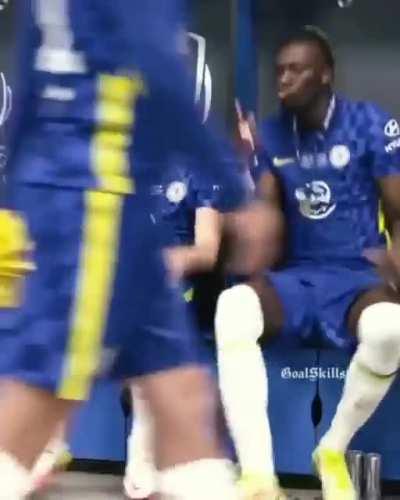 Never got my eyes tired....really enjoyed this clip 🤣