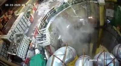 Excavator being lifted into tunnel shaft in Hong Kong falls. 10/14/2020.