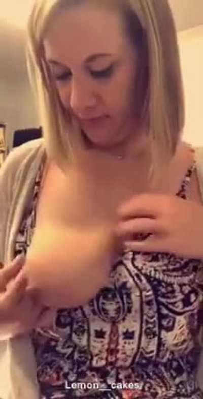 I’m just a girl, posting in adorableporn, asking them to love her😉💕