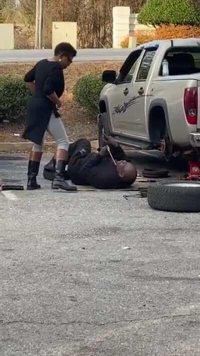 That quick coochie 🙀 ain't going to pay his bills