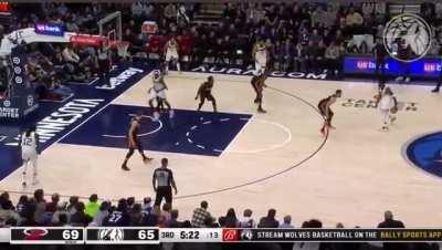 Anthony Edwards with a block and then a dagger!