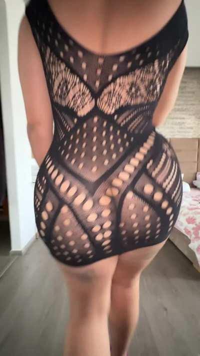 Do we enjoy a phatass mom walk ? F42