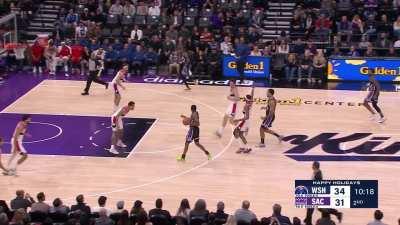 [Highlight] Jordan Poole with the 'give up defense' vs. De'Aaron Fox.