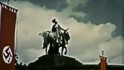 Un 20 de abril de 1889 nace el político militar y dictador Adolfo Hitler :D