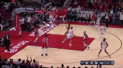 [Highlight] Kenyon Martin Jr elevates for the putback!