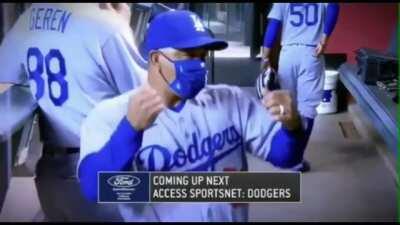 Doc gettin’ down to Snoop