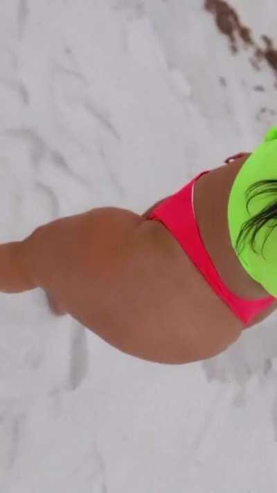 Selene (@iamselenecastle)