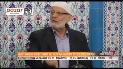 Hayatlarinda ilk defa Ezani anladigi dilde duyan bir Cemaatin tepkisi.