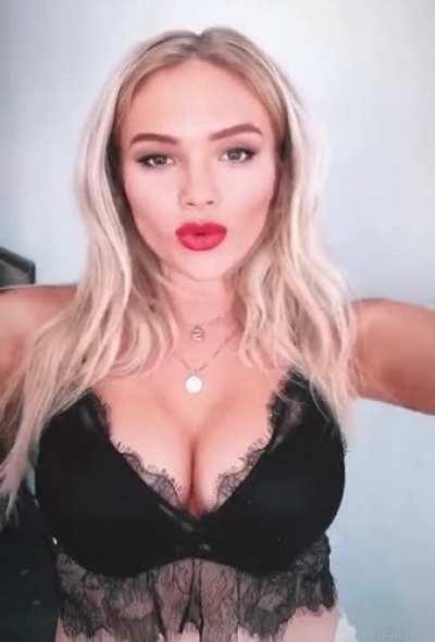 Natalie Alyn Lind