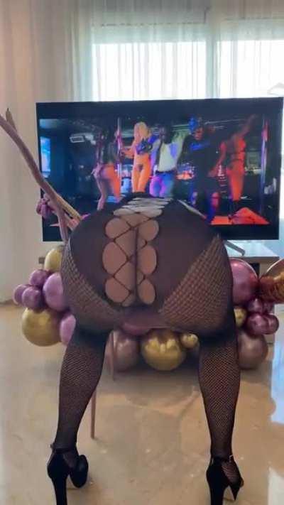 40F, be honest would you fuck a mom of 1?