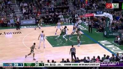 [Highlight] Marjon and Giannis take turns dunking over Jonathan Isaac