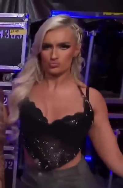 Mariah May aka Blake Monroe shaking her titties