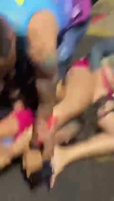 Stage show girls get into it 