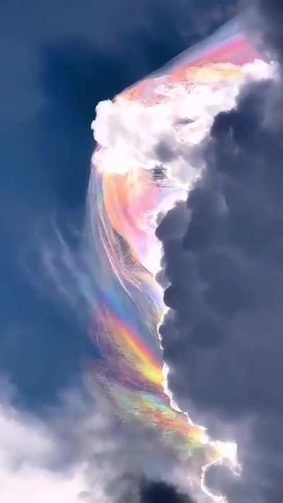 A spectacular example of an Iridescent cloud