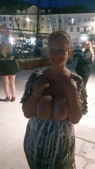 There were so many people on that pier that I began to wonder - maybe it spread that I would show my boobs there? Heh