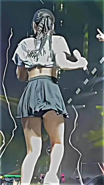 Bouncy cheeks of jennie