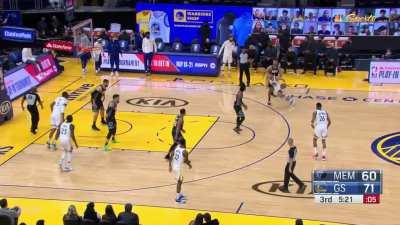 [Highlight] Steph sticks his nose where it doesn't (or does, who am I to judge?) belong before draining the floater.