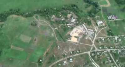 Archival footage from Ukraine 2023. Supposedly a Russian helicopter getting shot at by artillery as it flies low. The helicopter was not shot down and not damaged as far as I am aware