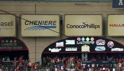 [Highlight] [Highlight] Altuve with his 3rd HR in 24 hours, this time a no-doubter!