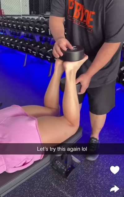 I want something else in between them feet 🤤 🥵