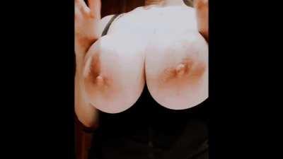 There is sweet Surprise on my nipples... (🍯)