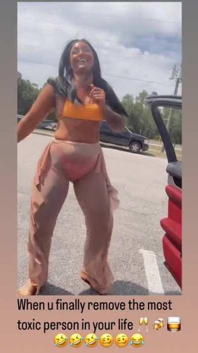 Hoopz sis Erika phat azz (playfulpeeking is da o.f.)