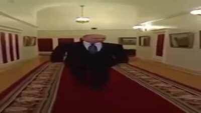 Voce foi apanhado, Putin sempre irá ganhar agora digam glória ao comunismo comigo.