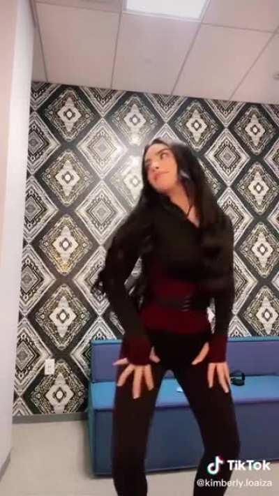 Como le encanta mostrarnos ese culo🔥