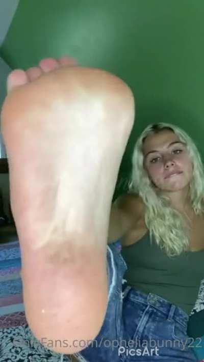 Blonde Foot Joy