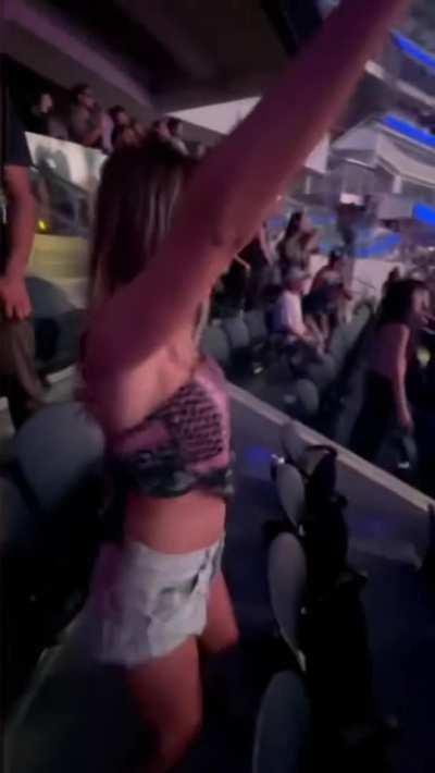 I have these tits to flash them ;)