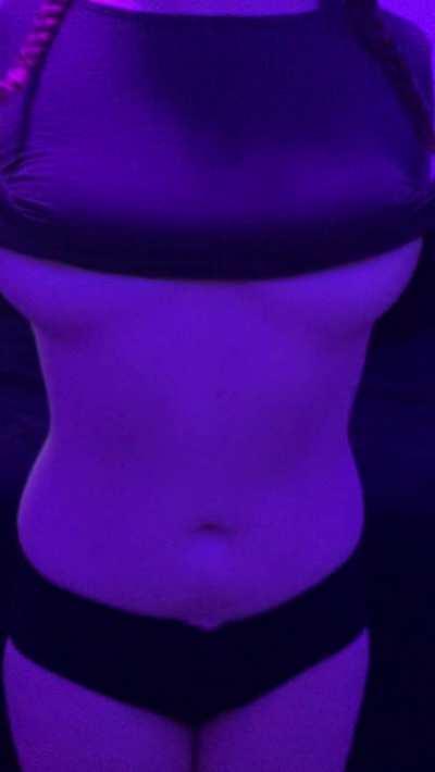 New and wanting to chat with someone who'll love these 🍒 (link in comms if you dare😈)