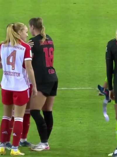 Karolina Lea Vilhjalmsdottir vs Bayern Munich 