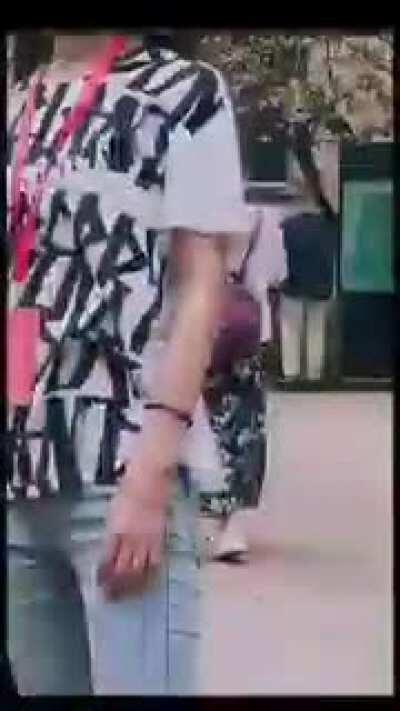 How people from a scene can be photoshopped away